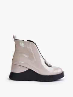 Lakované členkové topánky s klinom D&A Light grey