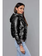 Krátka čierna dámska bunda s ozdobným lemovaním (B8030-1)