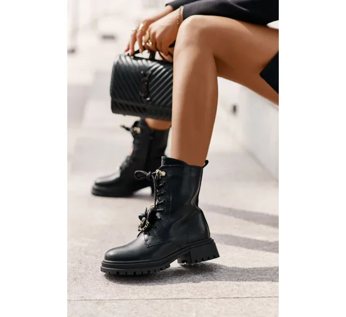 Členkové topánky z eko kože Workery Dámske s príveskami Čierne Rianael