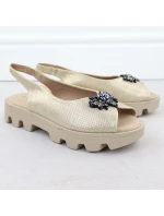 Dámske sandále na platforme s perforovanou kovovou zlatou Potocki SZ12610