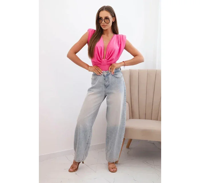 Dámska saténová blúzka s hlbokým výstrihom ružová