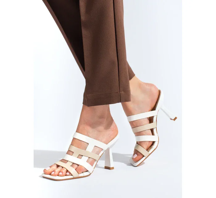 Krásne dámske nazúvaky biele na širokom podpätku Krásne dámske nazúvaky biele na širokom podpätku