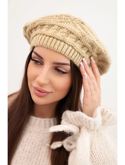 Dámská zimní pletená čepice volného střihu s ozdobným vzorem model 21878071 béžová - K-Fashion