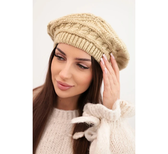 Dámská zimní pletená čepice volného střihu s ozdobným vzorem model 21878071 béžová - K-Fashion