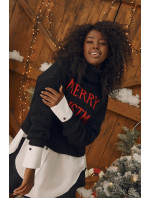 Voľný vianočný sveter s čiernym rolákom