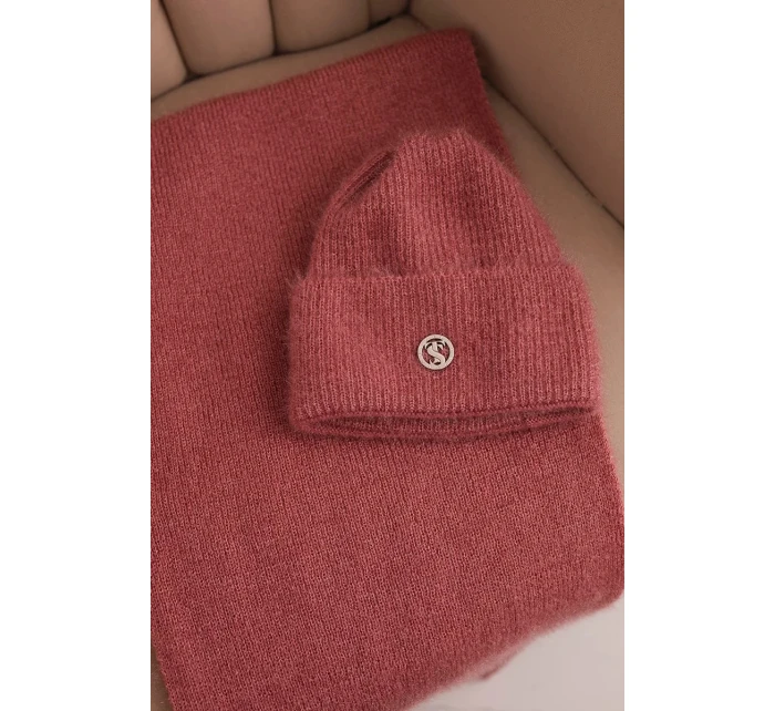 Dámská souprava s čepicí a šálou z měkké pleteniny tmavě pudrově růžová Dámská souprava s čepicí a šálou z měkké pleteniny tmavě pudrově růžová