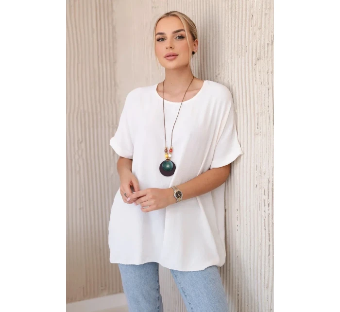 Nadrozmerná blúzka s príveskom svetlo béžová