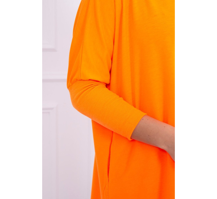 Šaty s výstrihom na spanie oranžové neónové