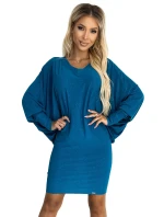 Dámské netopýří šaty v mořské barvě s brokátem a s výstřihem model 18831252 - numoco Dámské netopýří šaty v mořské barvě s brokátem a s výstřihem model 18831252 - numoco