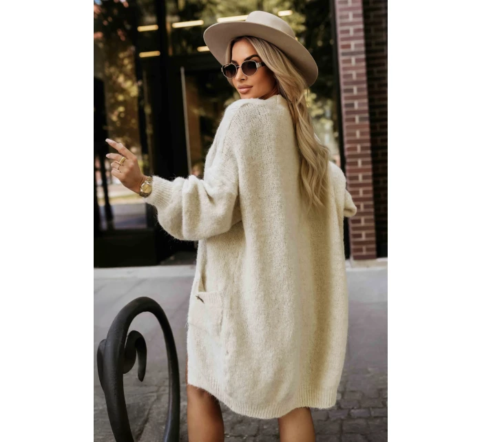 628-1 Módny oversize sveter s ozdobnou brošňou a praktickými vreckami - béžový 628-1 Módny oversize sveter s ozdobnou brošňou a praktickými vreckami - béžový