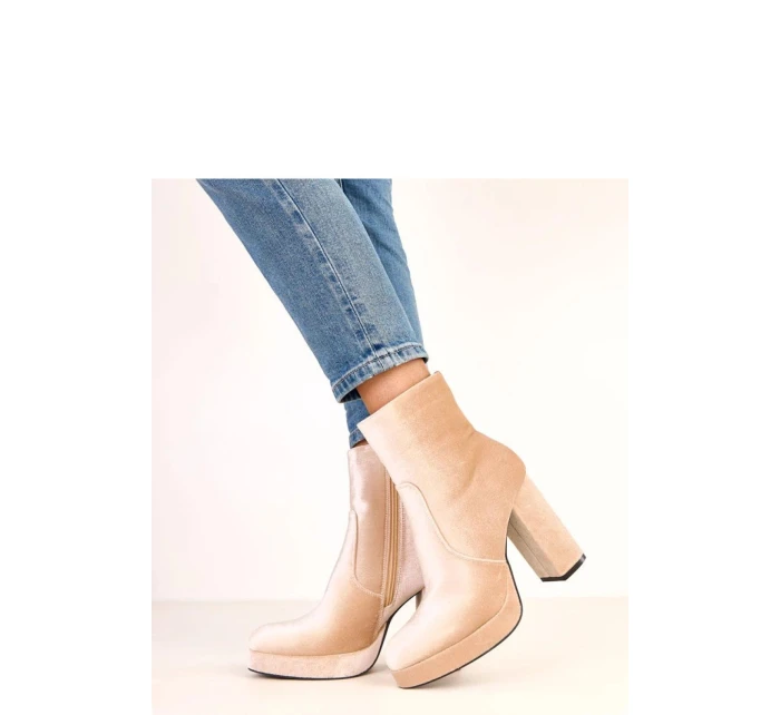 Topánky na podpätku model 220580 Solea