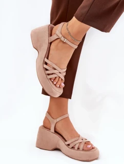 Model topánok na klinoch 209914 Krok v štýle