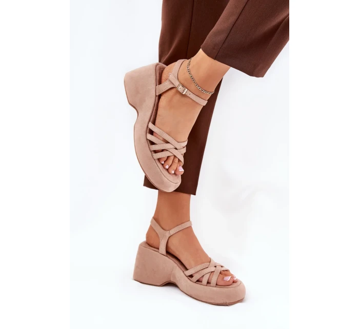 Model topánok na klinoch 209914 Krok v štýle Model topánok na klinoch 209914 Krok v štýle