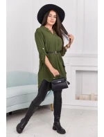 Šaty s delšími zády a pásem khaki Šaty s delšími zády a pásem khaki