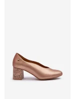 Elegantní kožené lodičky na podpatku model 21661319 zlaté - Maciejka