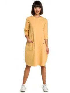 model 18001885 Oversized šaty s přední kapsou žluté - BeWear