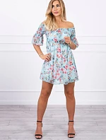 Španielske šaty s kvetinovým motívom v mätovej farbe