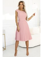 311-19 LILA Klasické plisované šaty s krátkymi rukávmi a opaskom - PUDRAL ROSE