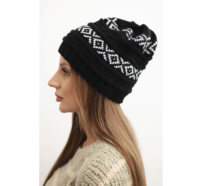 Dámska zimná čiapka so vzorom a vlnou K425 black Dámska zimná čiapka so vzorom a vlnou K425 black