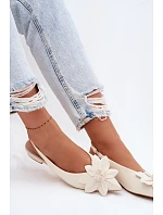 Dámské sandály na nízkém podpatku s květem model 22102823 - Boto