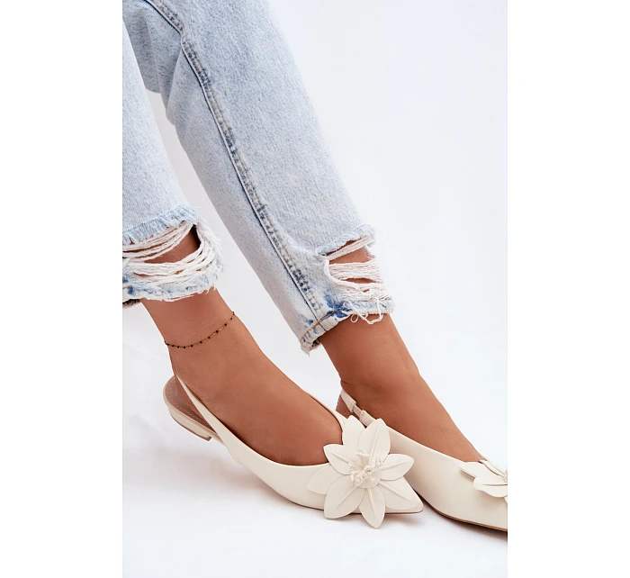Dámské sandály na nízkém podpatku s květem model 22102823 - Boto
