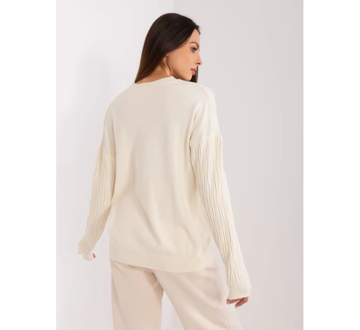 Sweter AT SW model 20218515 jasny beżowy - FPrice Sweter AT SW model 20218515 jasny beżowy - FPrice