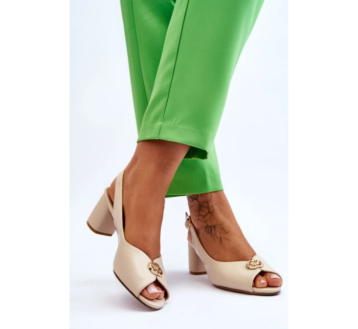Módní kožené sandály na podpatku béžové model 21613308 - EVENTO Módní kožené sandály na podpatku béžové model 21613308 - EVENTO