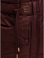 Kamizelka damska pikowana z kapturem bordowa model 22358231 - FashionStreet Kamizelka damska pikowana z kapturem bordowa model 22358231 - FashionStreet