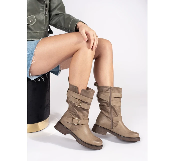 Trendy hnedé dámske členkové topánky na širokom podpätku Trendy hnedé dámske členkové topánky na širokom podpätku