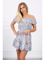 Kvetinové šaty s odhalenými ramenami v modrej farbe