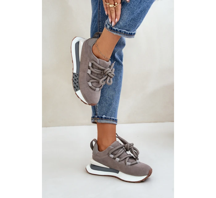 Semišové dámské sneakersy na platformě s šněrováním Artiker šedé model 21671668 - Boto Semišové dámské sneakersy na platformě s šněrováním Artiker šedé model 21671668 - Boto