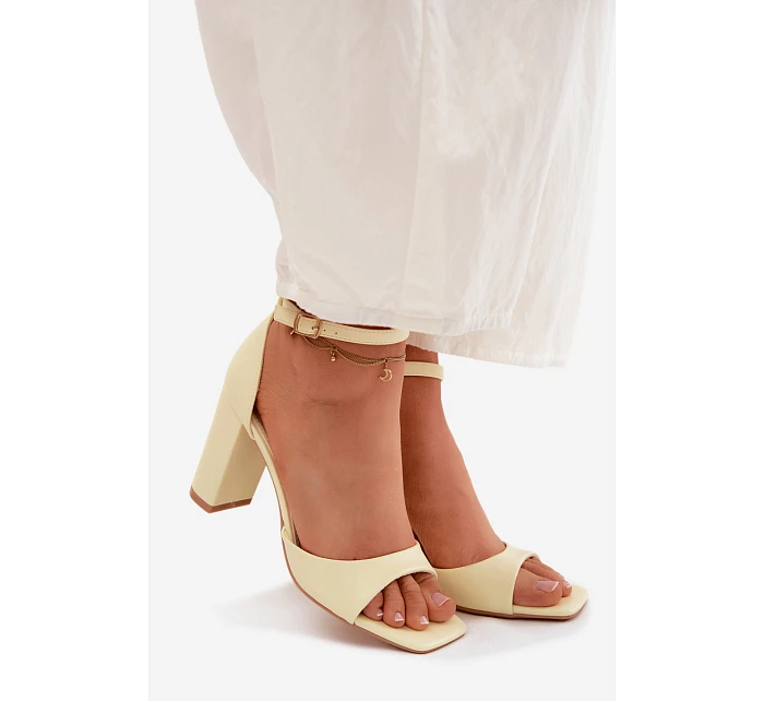 Dámské sandály na podpatku z umělé kůže žluté model 22122806 - Boto