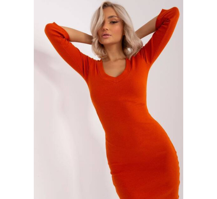 Priliehavé oranžové dámske rebrované šaty (5579-20)