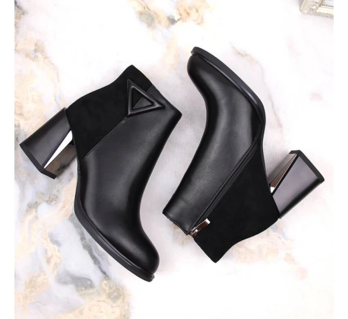 D&A S.Barski Premium Collection W OLI238 čierne zateplené čižmy s ozdobným stĺpikom D&A S.Barski Premium Collection W OLI238 čierne zateplené čižmy s ozdobným stĺpikom