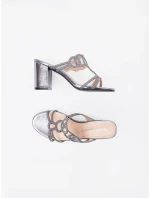 Stylové dámské nazouváky stříbrné na širokém podpatku Stylové dámské nazouváky stříbrné na širokém podpatku