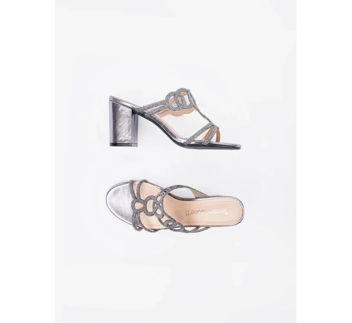 Stylové dámské nazouváky stříbrné na širokém podpatku Stylové dámské nazouváky stříbrné na širokém podpatku