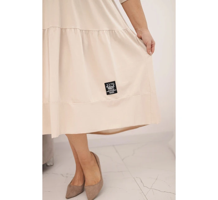 Dámská bavlněná model 21800787 Plus Size s volány a ohrnutými rukávy béžová - K-Fashion Dámská bavlněná model 21800787 Plus Size s volány a ohrnutými rukávy béžová - K-Fashion