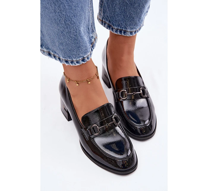 Kožené lakované dámské lodičky na podpatku model 22101229 Černé - VINCEZA Kožené lakované dámské lodičky na podpatku model 22101229 Černé - VINCEZA