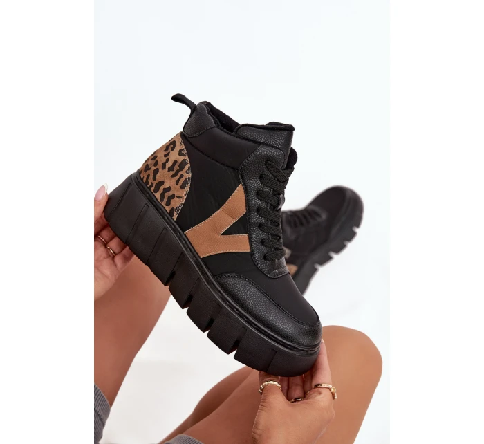 Kožené dámské kozačky na platformě vyhřívané model 21708041 Černé - VINCEZA Kožené dámské kozačky na platformě vyhřívané model 21708041 Černé - VINCEZA