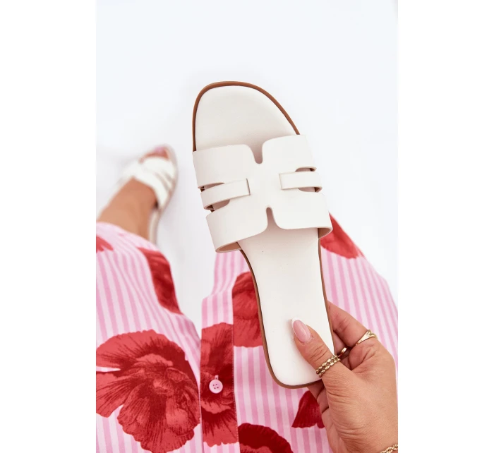 Dámské Pantofle Na Plochém Podpatku S Eko Kůže Bílé model 21688606 - Boto