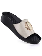 Dámské žabky na zlaté platformě model 22072433 - Potocki Dámské žabky na zlaté platformě model 22072433 - Potocki