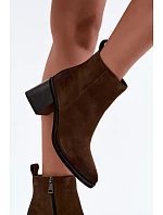 Kožené zateplené kotníkové boty na podpatku model 22366589 Khaki - VINCEZA Kožené zateplené kotníkové boty na podpatku model 22366589 Khaki - VINCEZA