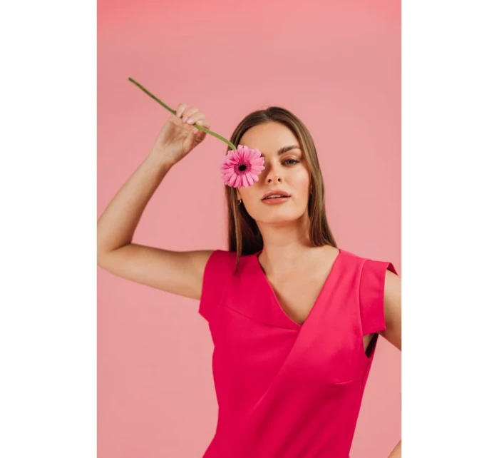 S407 Elegantný overal s asymetrickým výstrihom - ružový S407 Elegantný overal s asymetrickým výstrihom - ružový