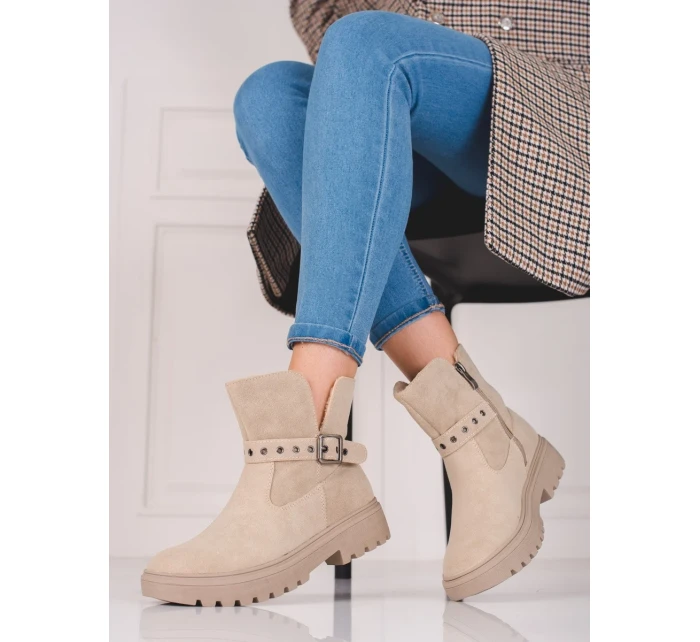 Trendy hnedé členkové topánky na plochom podpätku pre ženy Trendy hnedé členkové topánky na plochom podpätku pre ženy