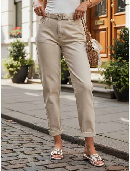 Dámske džínsy v strihu „mom fit“ s opaskom, béžové, FashionStreet UY3085 Dámske džínsy v strihu „mom fit“ s opaskom, béžové, FashionStreet UY3085