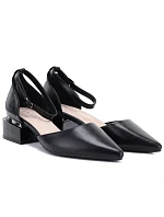 Dámske lodičky na klinoch s remienkom čierne Vinceza 62278