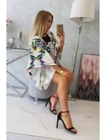 Netopierie šaty s viazaním v páse bielej