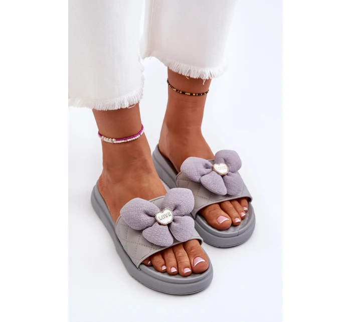 Dámské šedé sandály s ozdobou na nízké platformě model 21653401 - Boto Dámské šedé sandály s ozdobou na nízké platformě model 21653401 - Boto