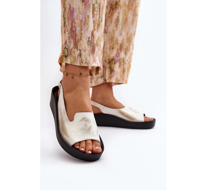 Dámské kožené sandály na tlusté podrážce zlatý model 21646330 - Zazoo Dámské kožené sandály na tlusté podrážce zlatý model 21646330 - Zazoo