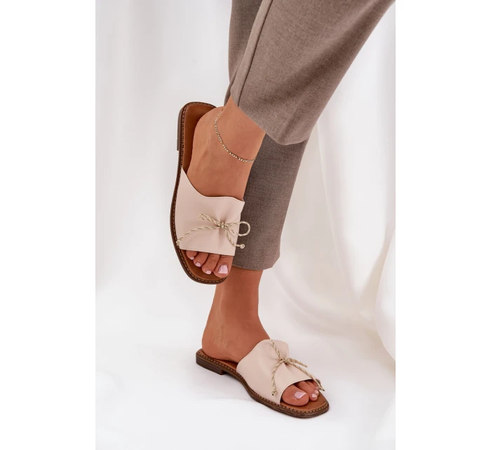 Klapki Na Płaskiej Podeszwie Z Ozdobną Kokardką Beżowe Deonelis Klapki Na Płaskiej Podeszwie Z Ozdobną Kokardką Beżowe Deonelis